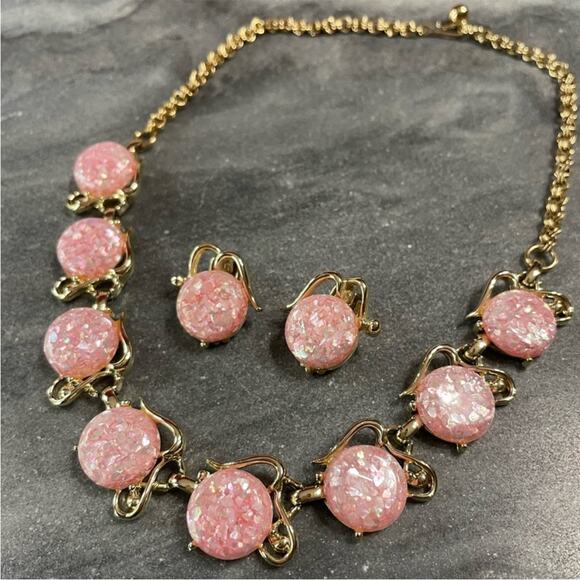 Vintage 1950s Pink Confetti Thermoset and Gold Tone Choker and Earrings Set - Picture 1 of 7